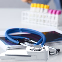 Stet Clean è il dispositivo per la disinfezione dello stetoscopio rapida e comoda